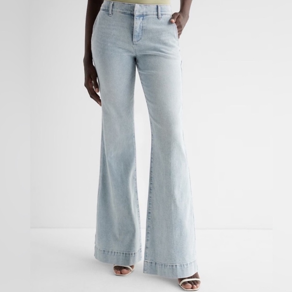 Express Mid Rise Light Wash 70s Flare Jeans Size 8 Reg NWT